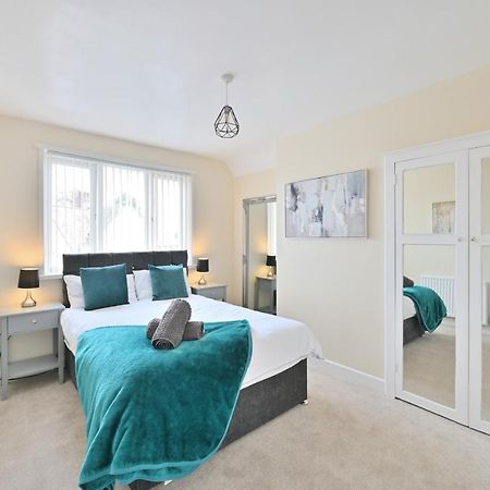 Вілла Sleek And Stylish 3 Bed In Bolton - Garden - Parking Екстер'єр фото