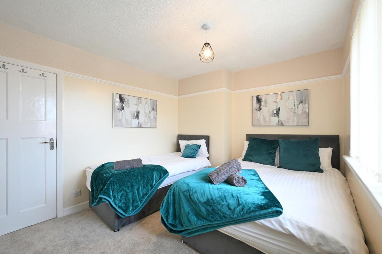 Вілла Sleek And Stylish 3 Bed In Bolton - Garden - Parking Екстер'єр фото