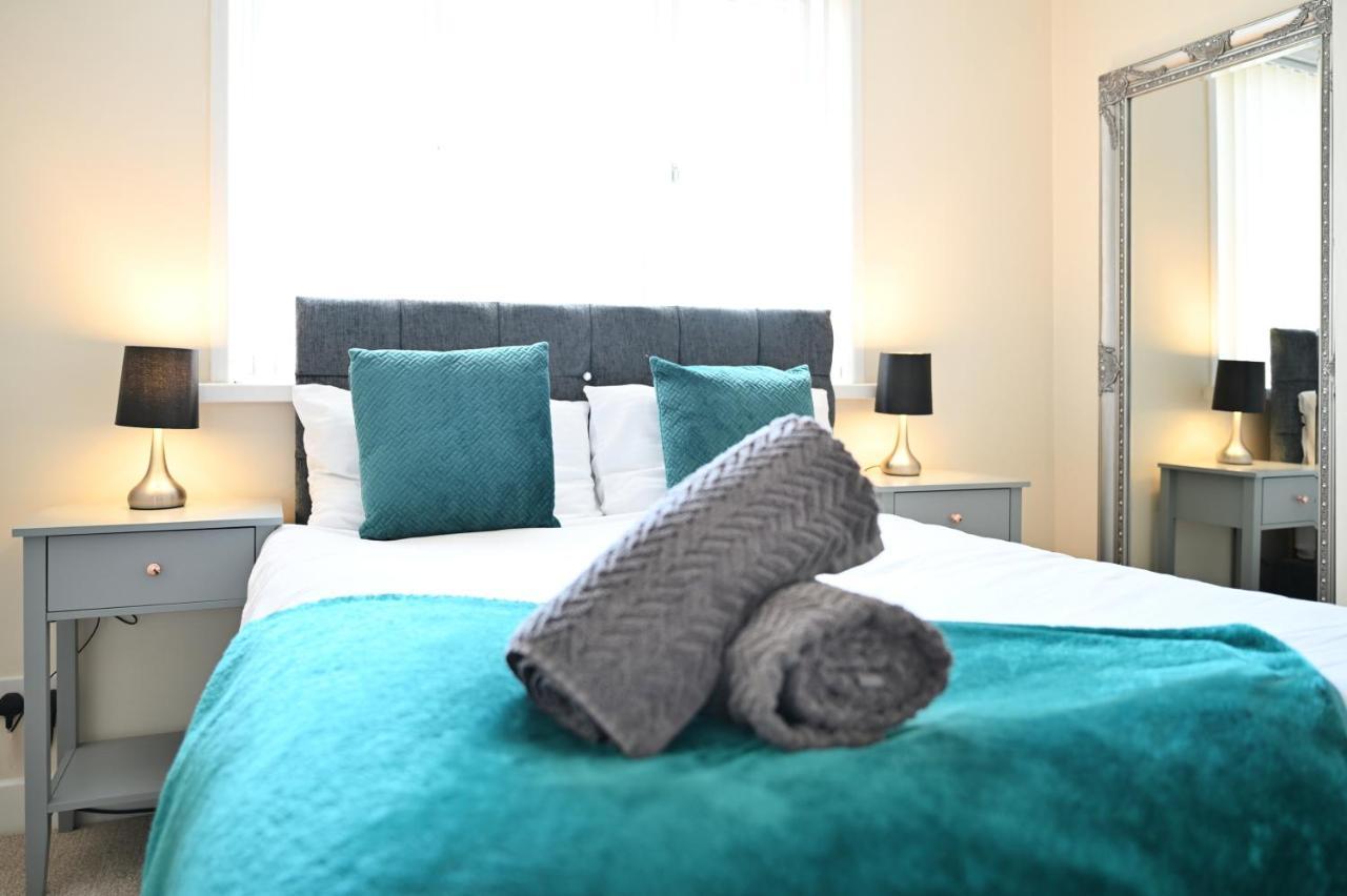 Вілла Sleek And Stylish 3 Bed In Bolton - Garden - Parking Екстер'єр фото
