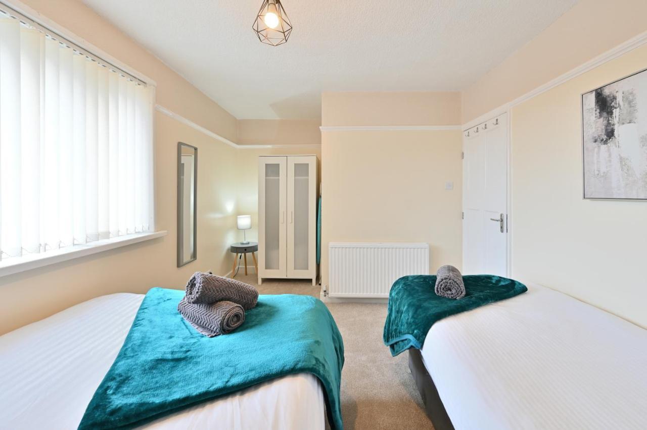 Вілла Sleek And Stylish 3 Bed In Bolton - Garden - Parking Екстер'єр фото
