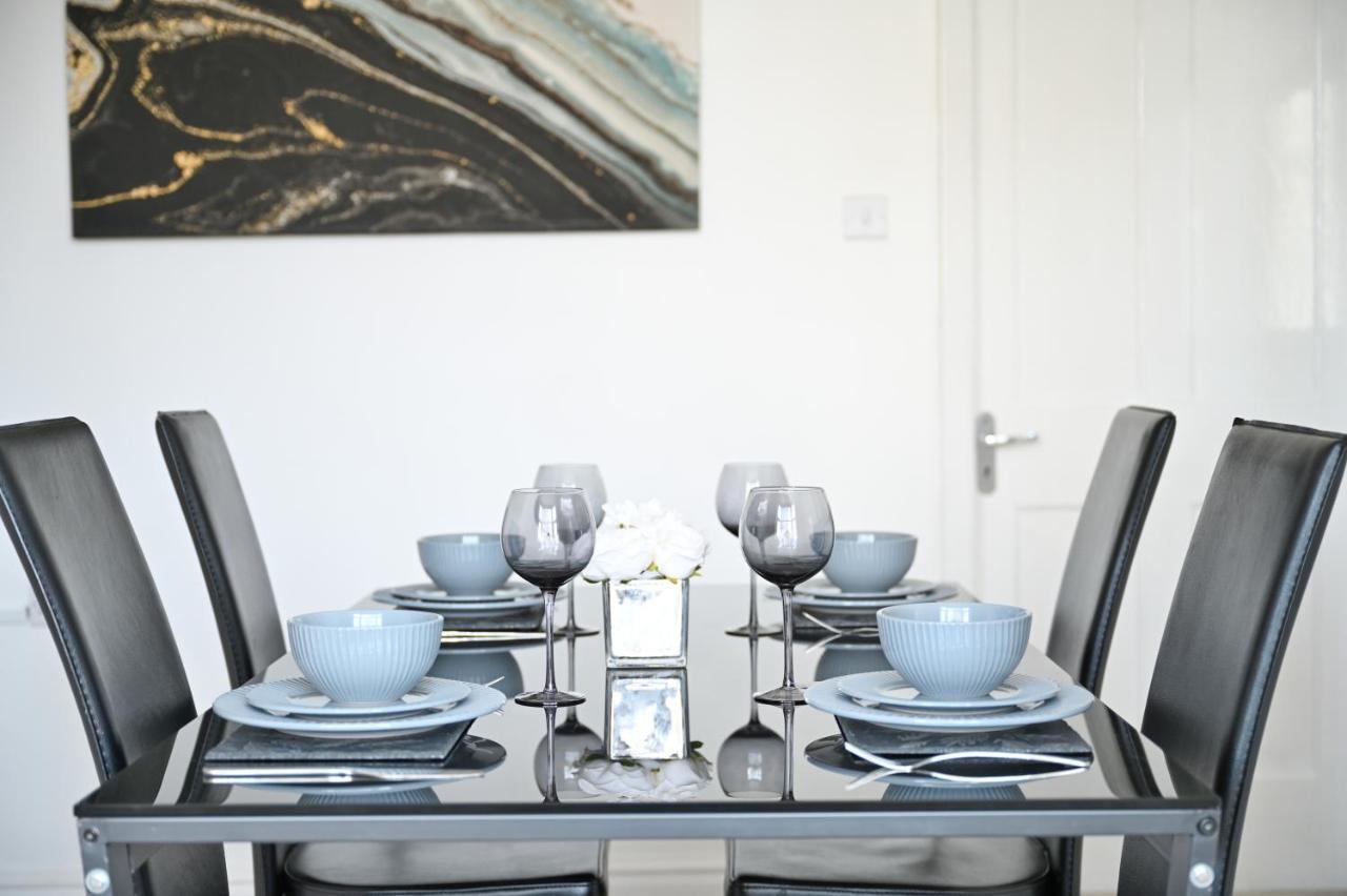 Вілла Sleek And Stylish 3 Bed In Bolton - Garden - Parking Екстер'єр фото