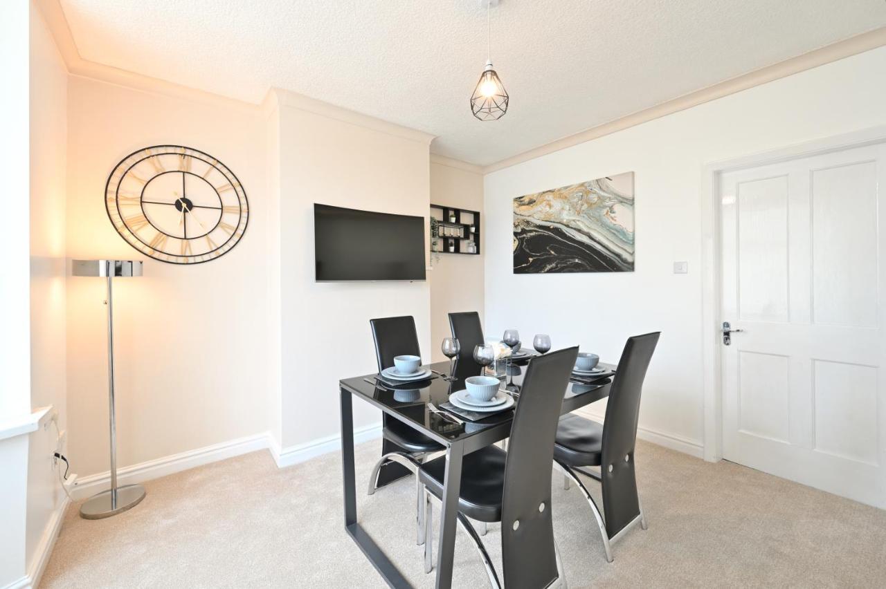 Вілла Sleek And Stylish 3 Bed In Bolton - Garden - Parking Екстер'єр фото