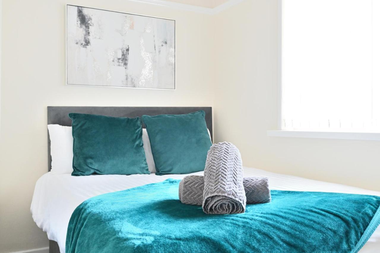 Вілла Sleek And Stylish 3 Bed In Bolton - Garden - Parking Екстер'єр фото