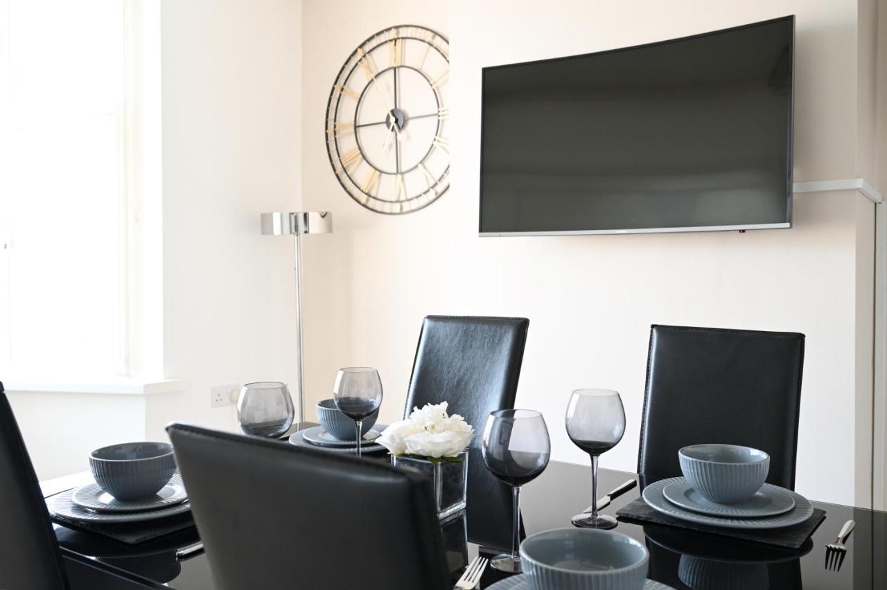 Вілла Sleek And Stylish 3 Bed In Bolton - Garden - Parking Екстер'єр фото