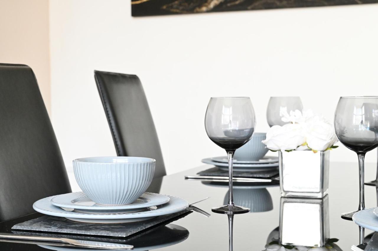 Вілла Sleek And Stylish 3 Bed In Bolton - Garden - Parking Екстер'єр фото