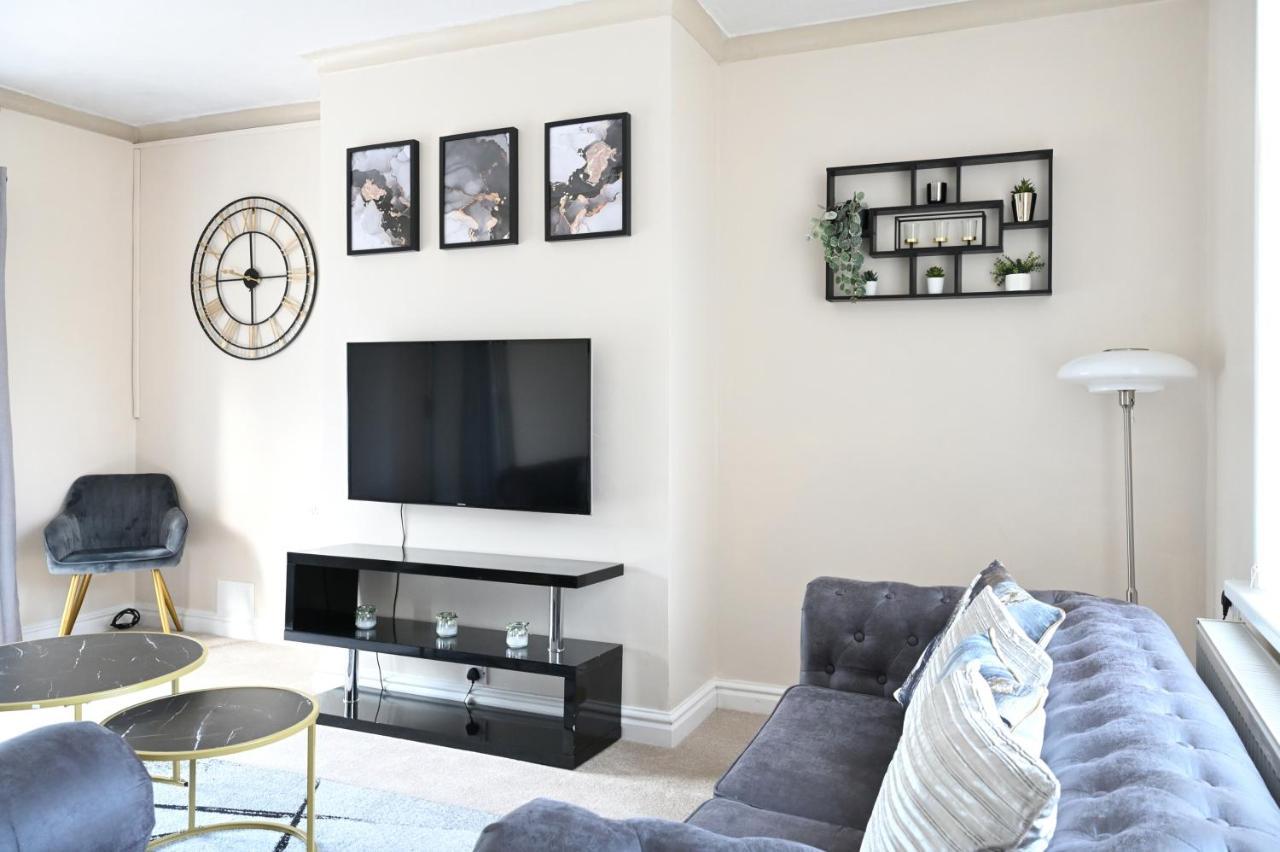 Вілла Sleek And Stylish 3 Bed In Bolton - Garden - Parking Екстер'єр фото