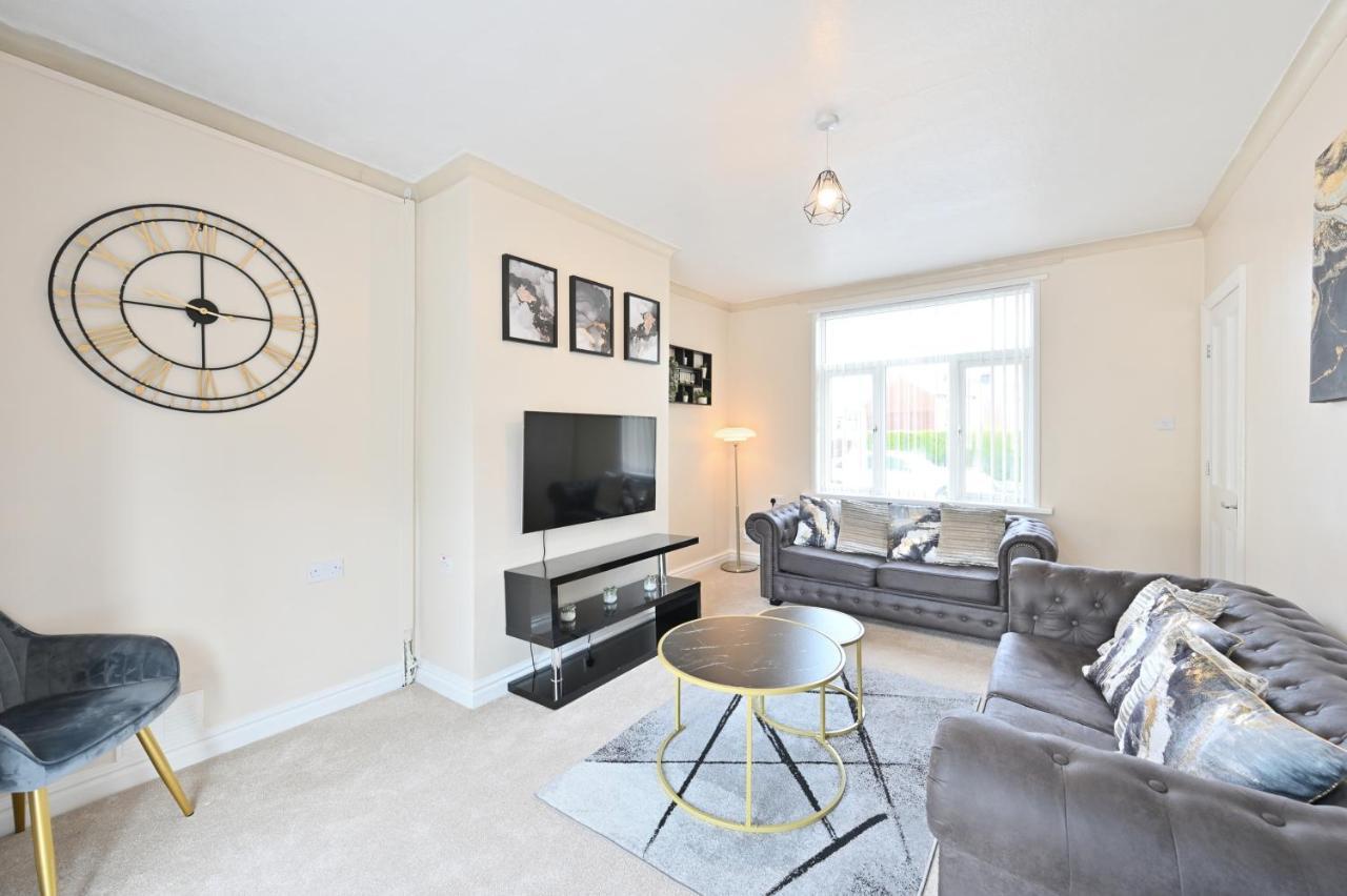 Вілла Sleek And Stylish 3 Bed In Bolton - Garden - Parking Екстер'єр фото
