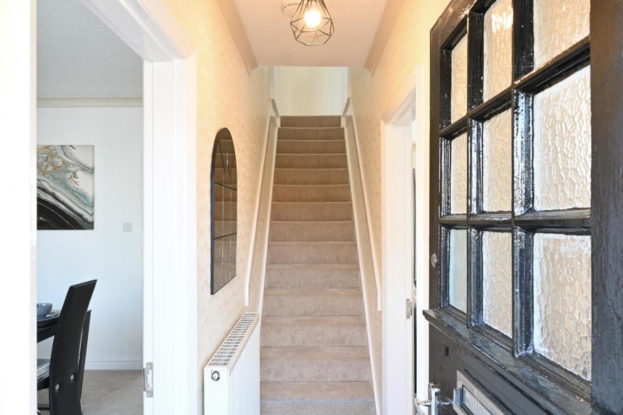 Вілла Sleek And Stylish 3 Bed In Bolton - Garden - Parking Екстер'єр фото